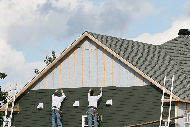 Professional Siding technician working in Pflugerville, TX